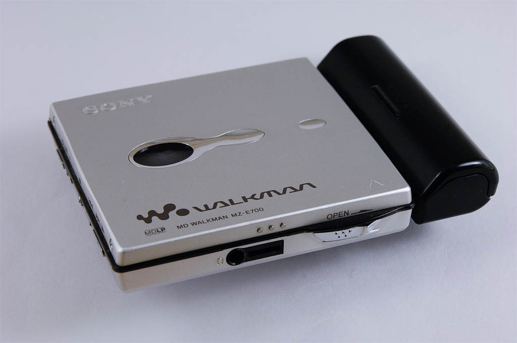 再生専用 MD ウォークマン MZ-E700 の話: ンなモンしらんがな (´・ω・｀)