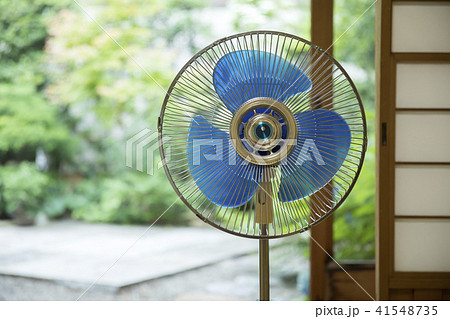 古民家とレトロ扇風機 エモいの写真素材 [41548735] - PIXTA