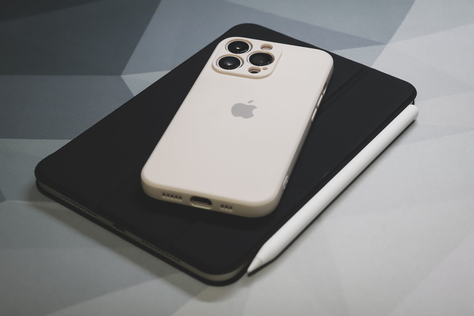 iPad mini 6 / iPhone 13 Pro – ケースはこれにした！ ＆ 使ってみて