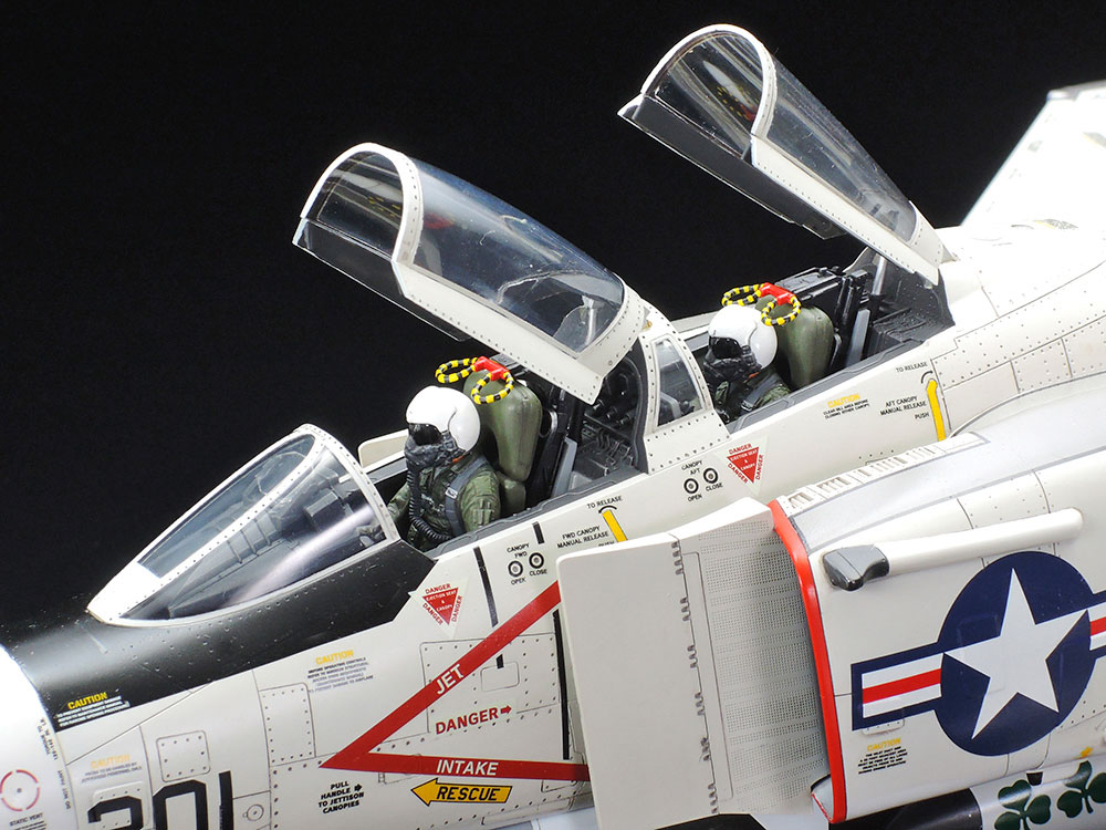 1/32 マクダネル F-4J ファントムII マリーン: スケールモデル｜TAMIYA