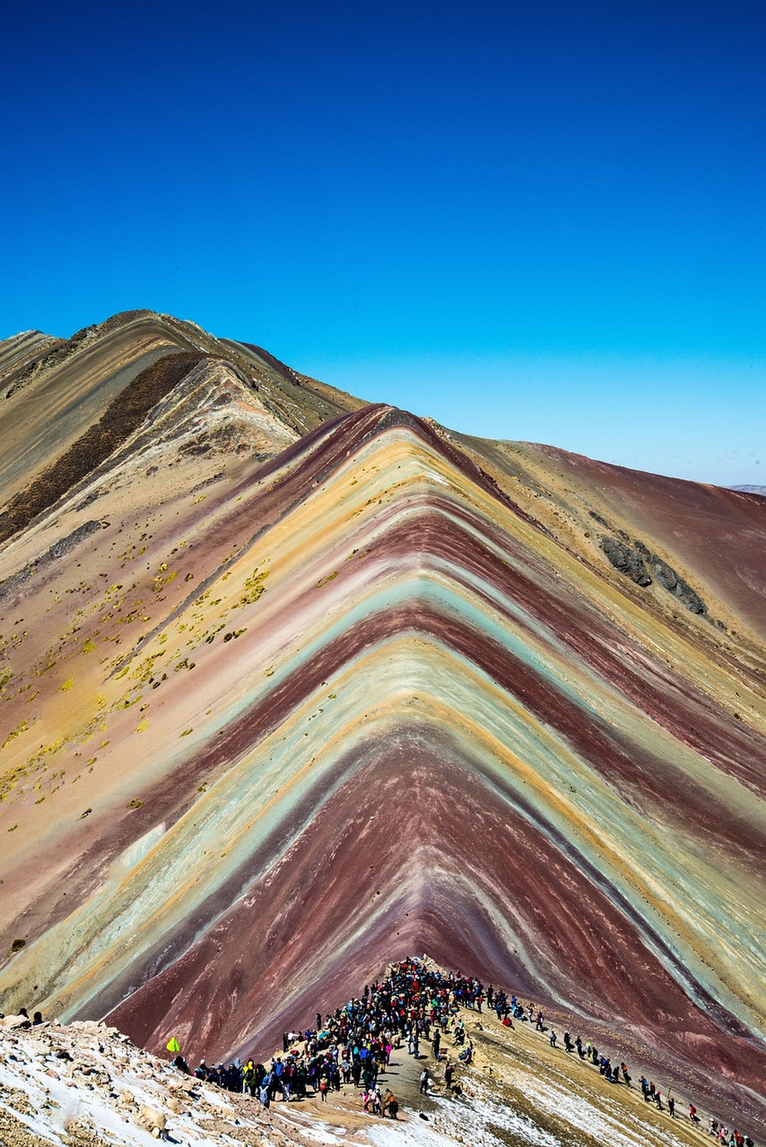 SNSで話題沸騰！地球最後の絶景レインボーマウンテンへ！ナスカの地上