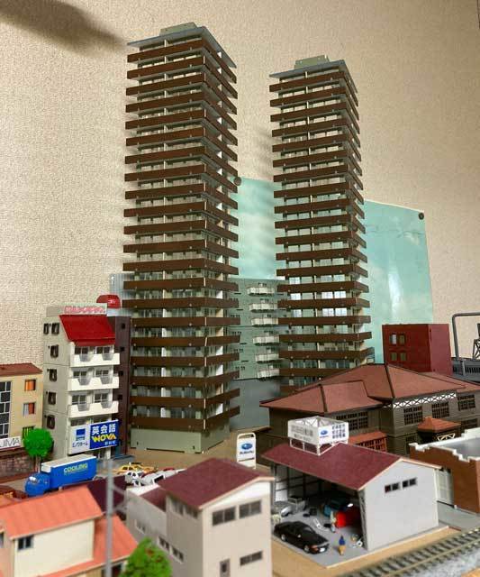 コスミックのタワーマンションを配置してみる（笑）: 光山市交通局の