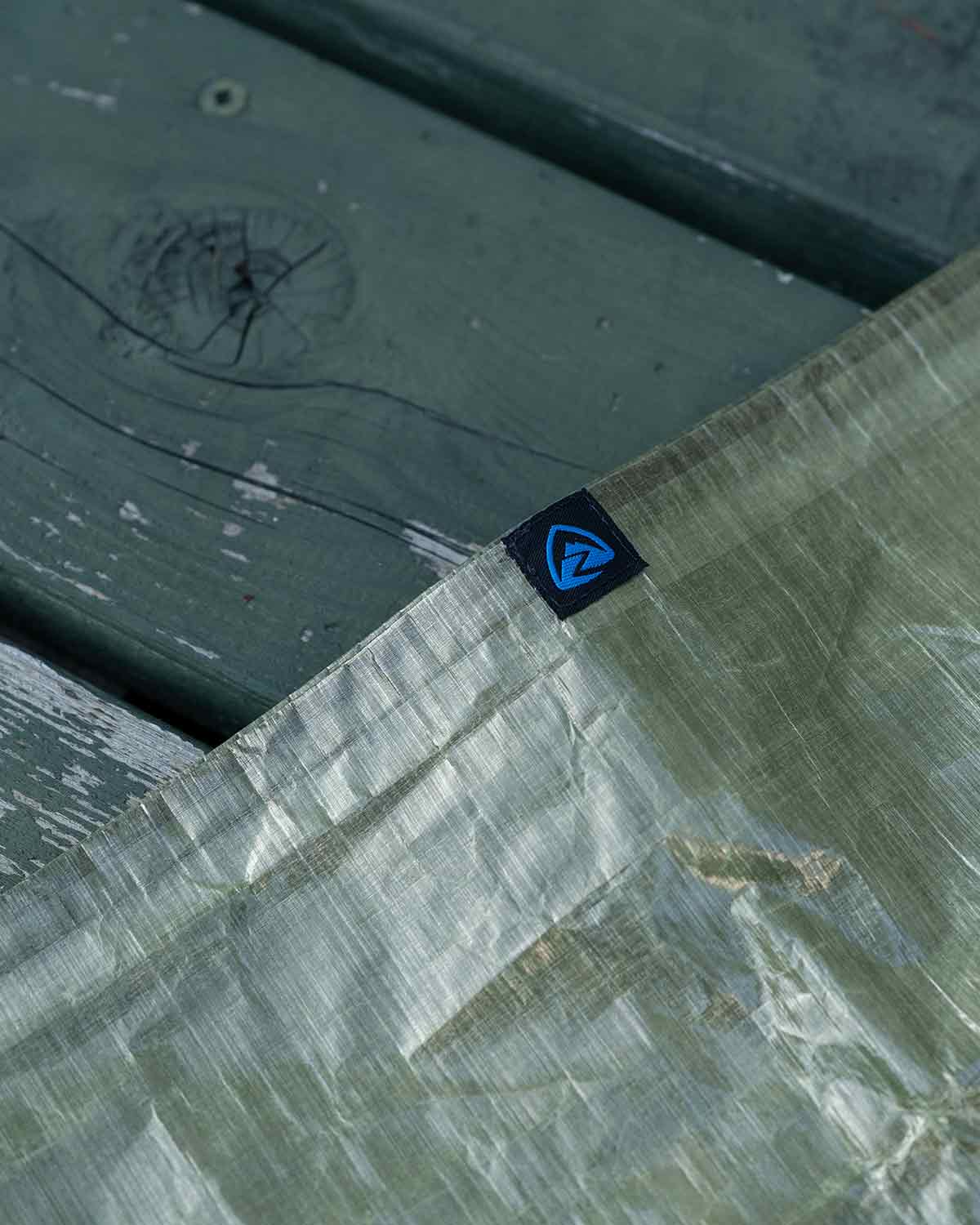 Zpacks Airplane Case | 軽量・70L対応 DCF製キャリーケース パック