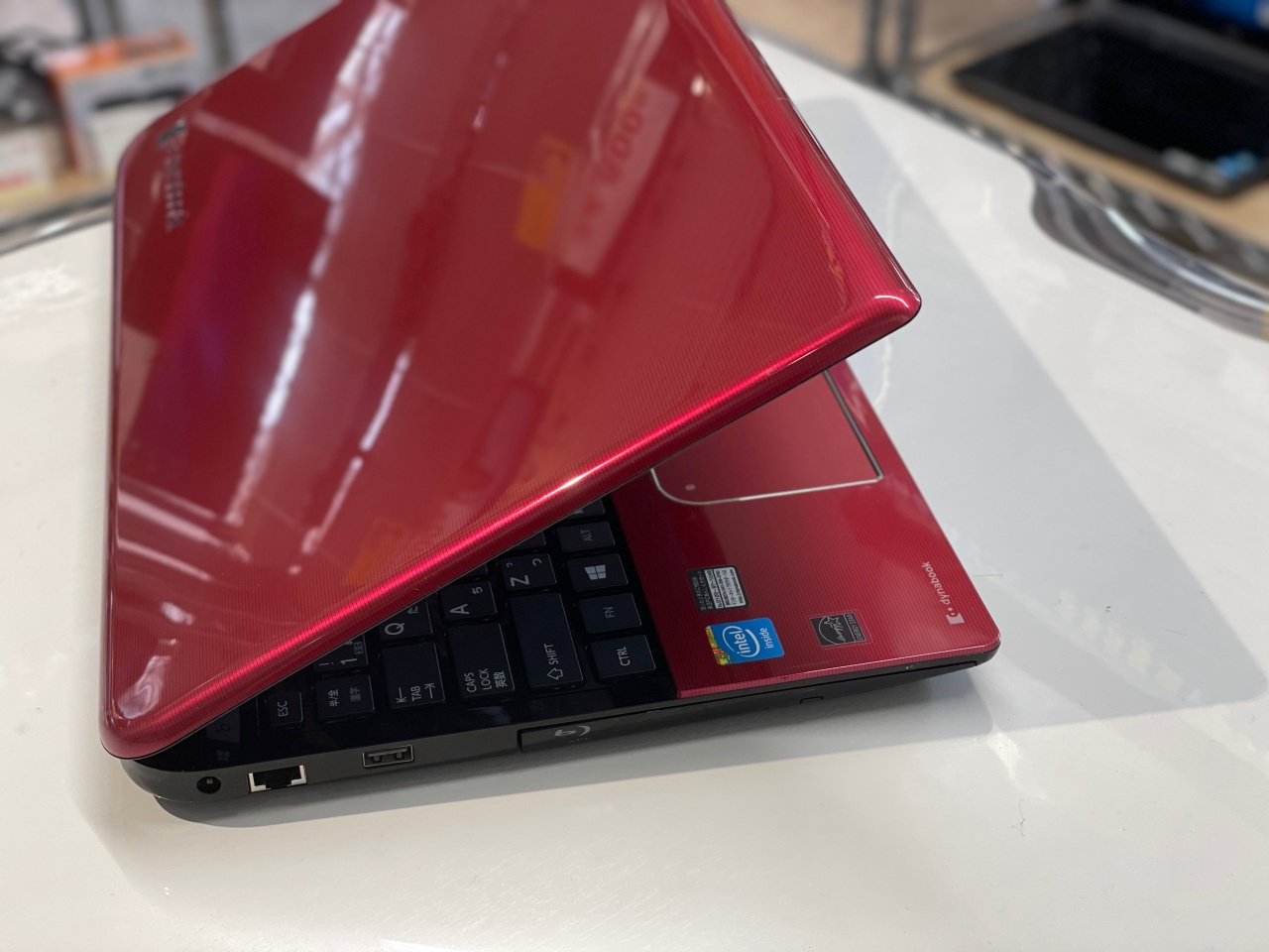 赤い筐体で画面も綺麗なノートパソコンが税込14,800円！ | PC販売