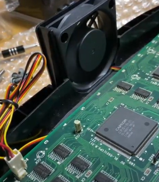 カプコンのアーケードゲーム基板「CPS2」マザーボードのファン静音化