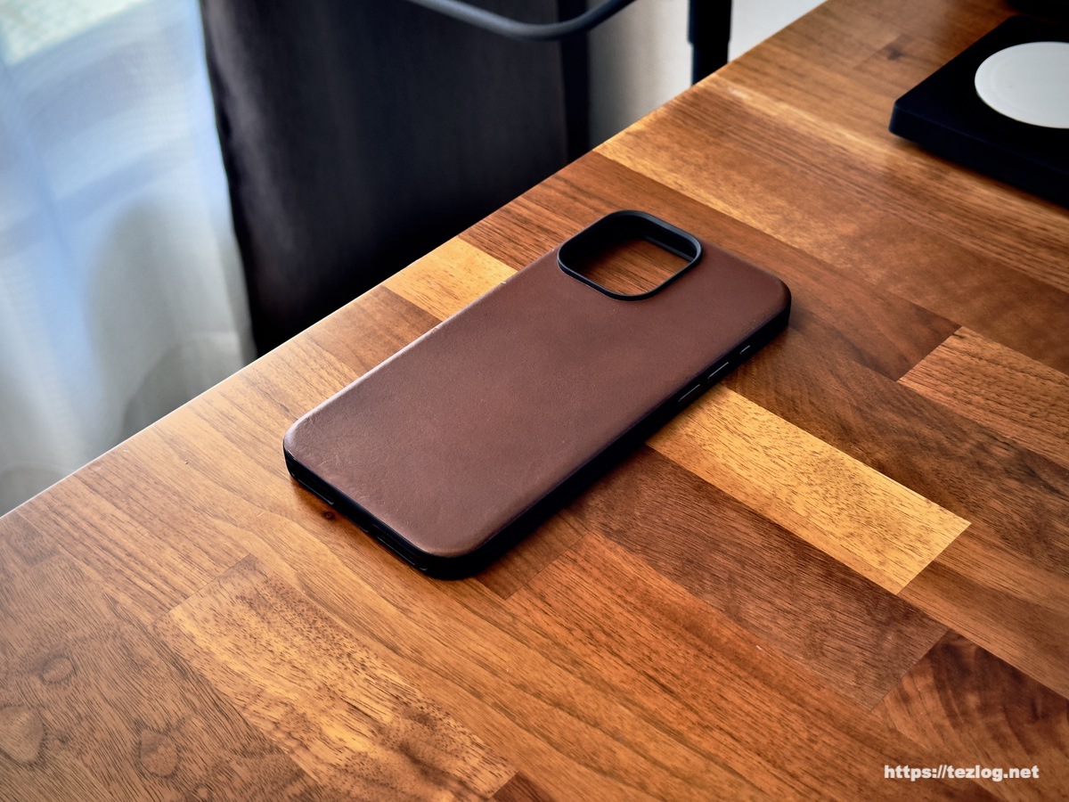 NOMAD iPhone 15 Pro Max レザーケース レビュー。 Modern Leather