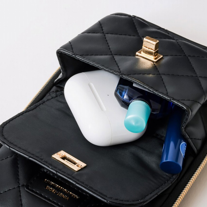 3ポケット＆仕切りつき！ 23区 キルティングスマホショルダーBOOK