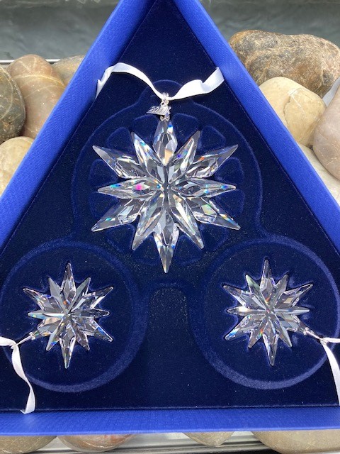 SWAROVSKI 2011 CHRISTMAS ORNAMENT SET 1092039 - Thompson's Jewellers