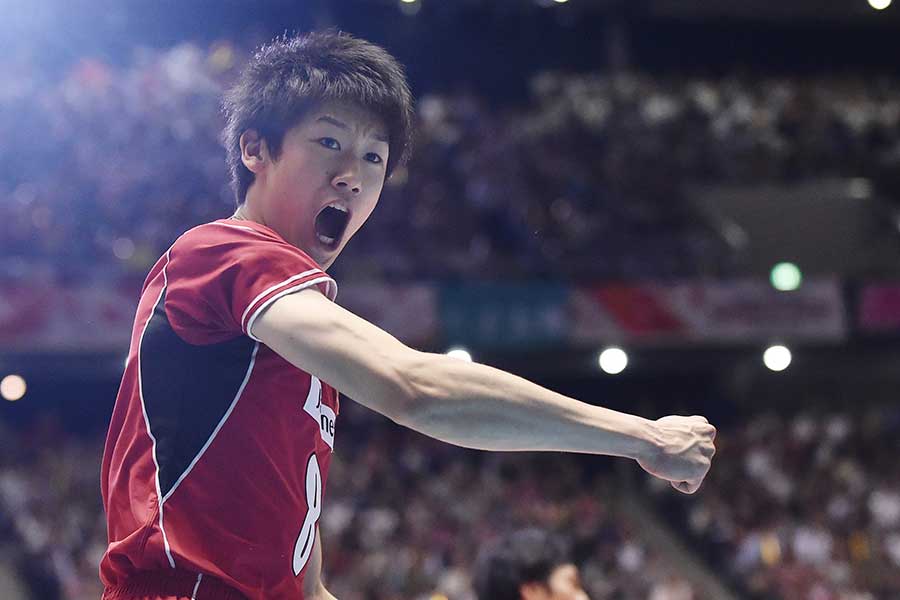 石川祐希のアタックは「鉄槌」 初勝利導いた20得点を現地メディア絶賛