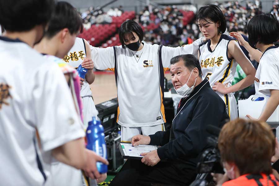 高校バスケ2冠・京都精華を導いた校長兼コーチ 「見えない部分の頑張り