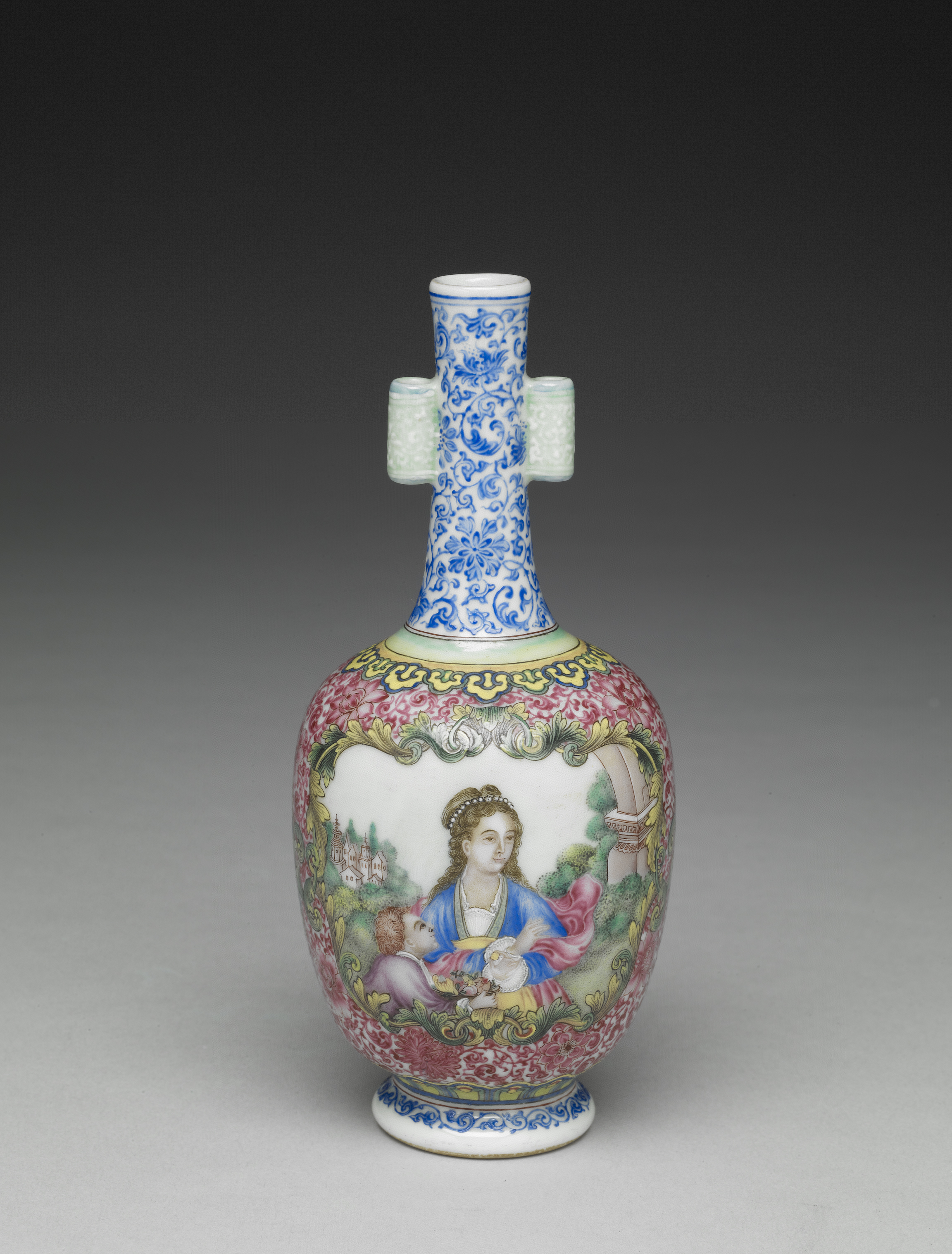 国立故宮博物院 3D文物鑑賞-3D文物-清 乾隆 琺瑯彩錦地開光西洋人物貫耳瓶