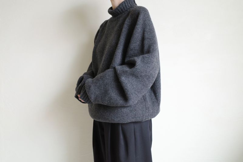 stein EX FINE LAMBS LOOSE HIGH NECK KNIT LS・CHARCOAL - tity
