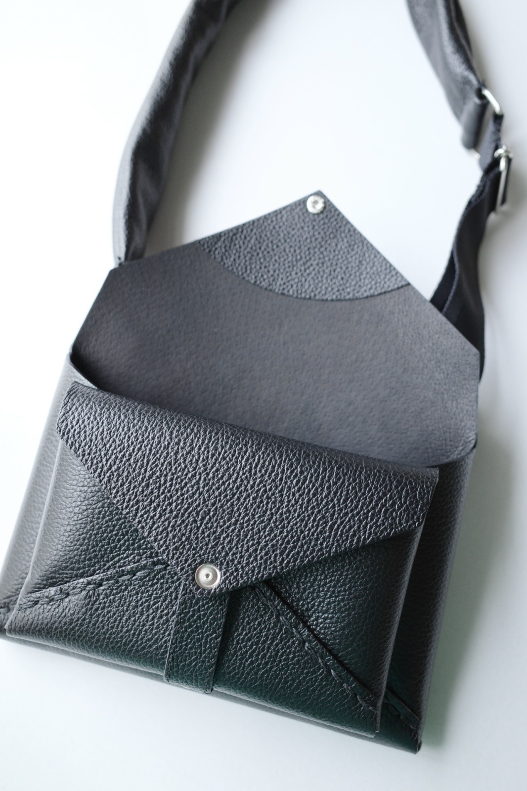 ebagos エバゴス フニュ シュリンク 封筒型3WAY バッグ・ブラック - tity