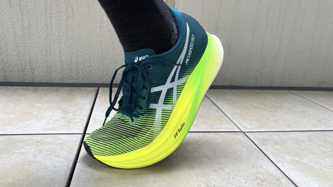 レビュー】Asics メタスピード スカイ プラス（+）｜ともらん！