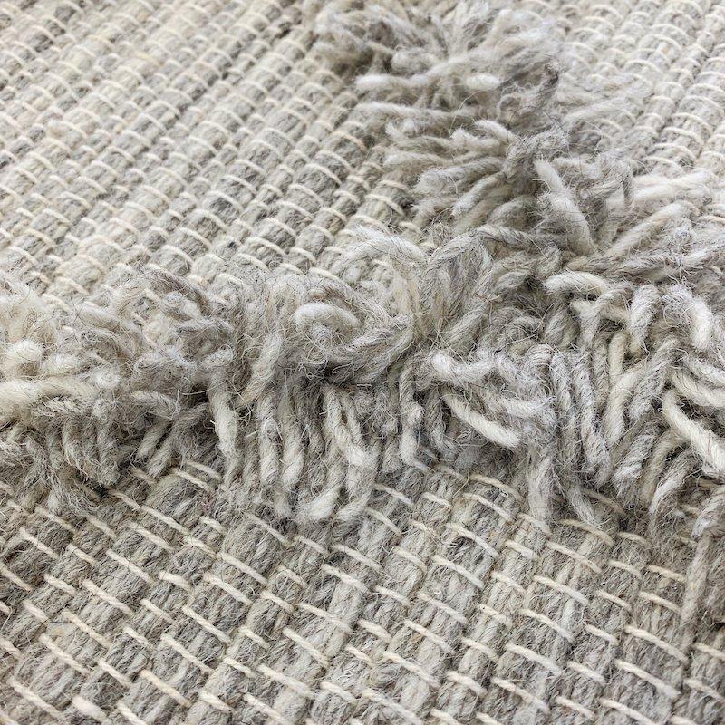 ウール100％のおしゃれなインド製手織りラグ WOOL CROSS RUG グレー