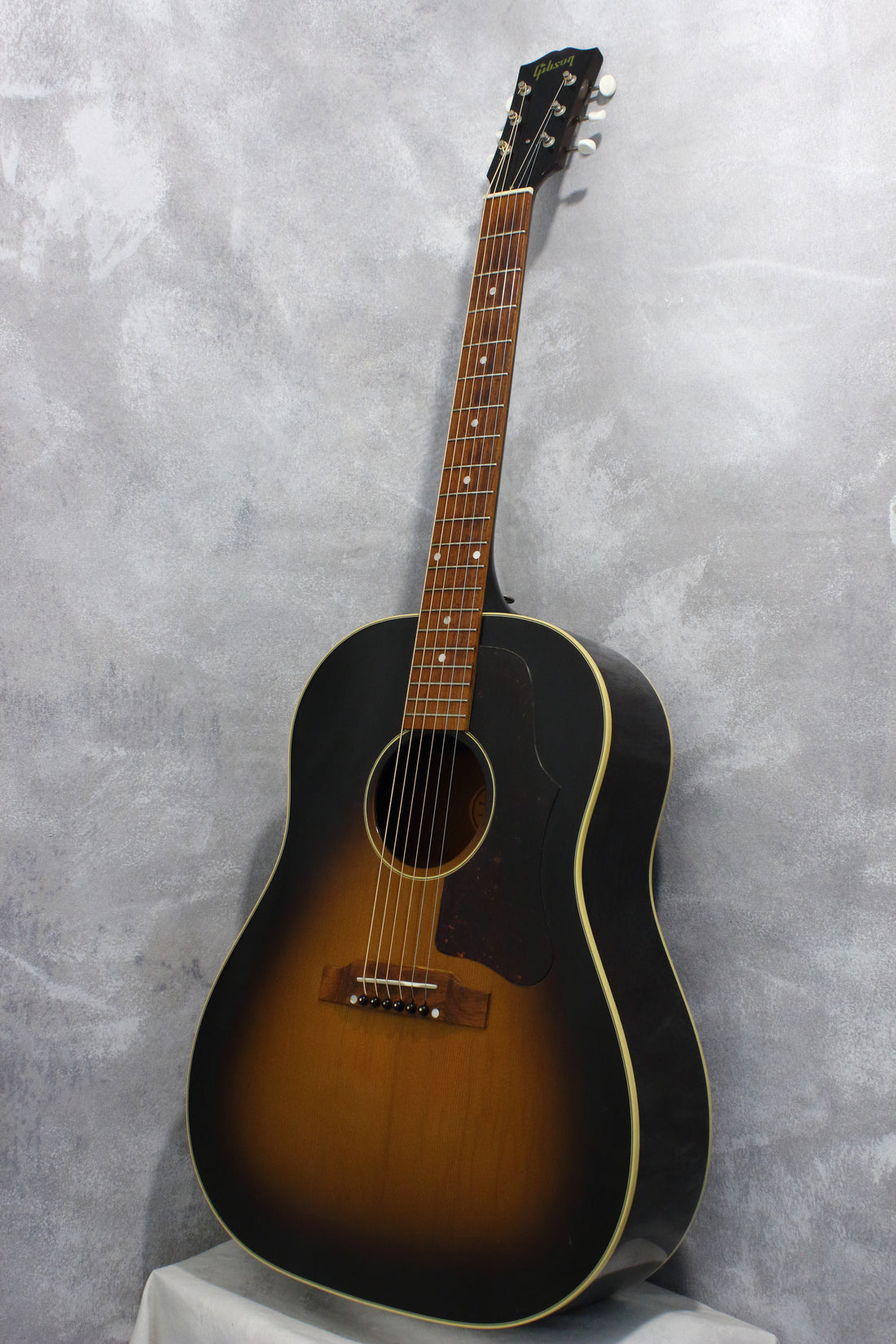 Gibson 1962 Reissue J-45 Sunburst 1999 – Topshelf Instruments
