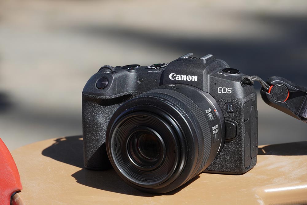 2019年春の新製品デジカメ】キヤノン EOS RPはフルサイズ界のKissか (1/3)