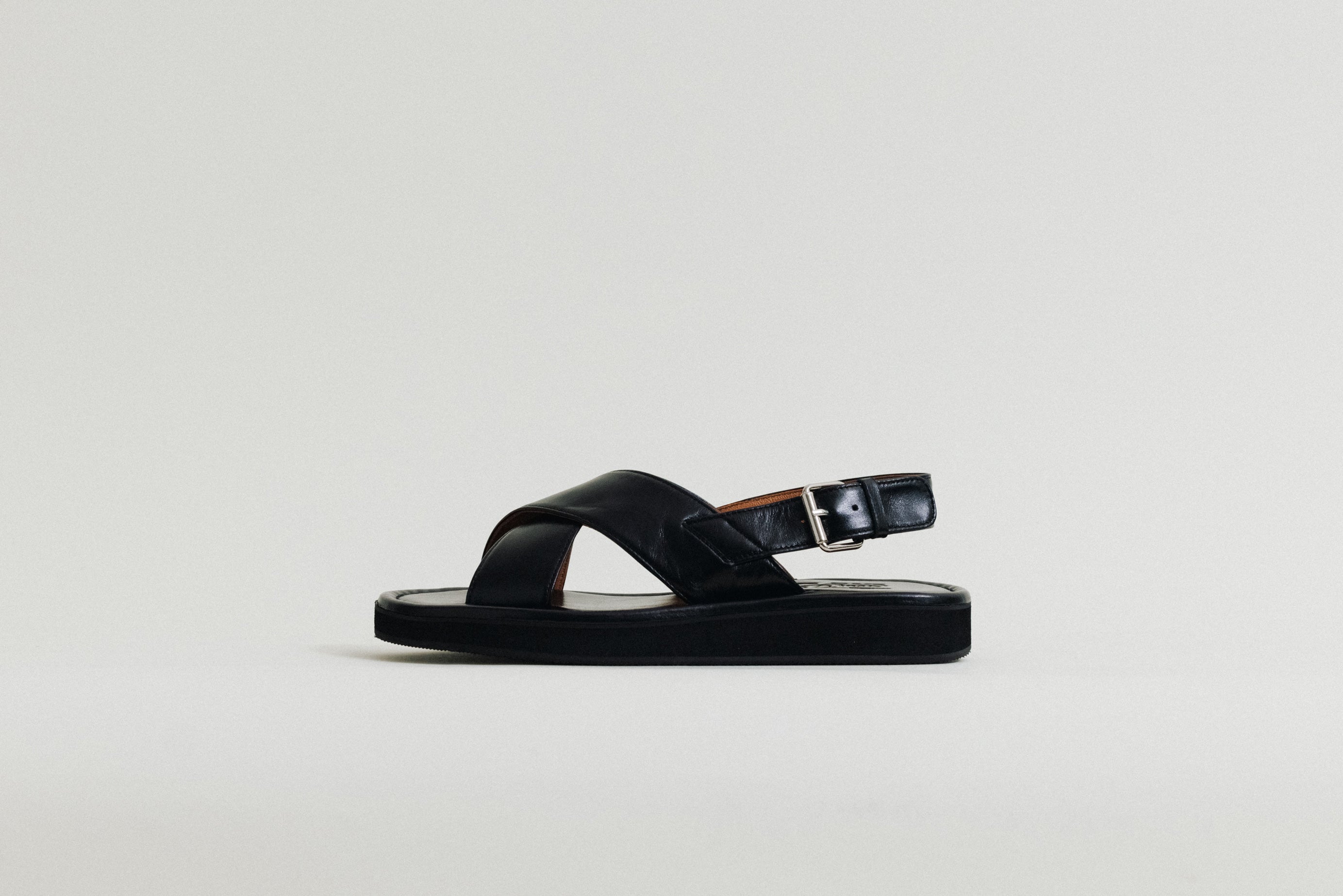 SANDALE LÉAUD BLACK – TOUT Y EST JP