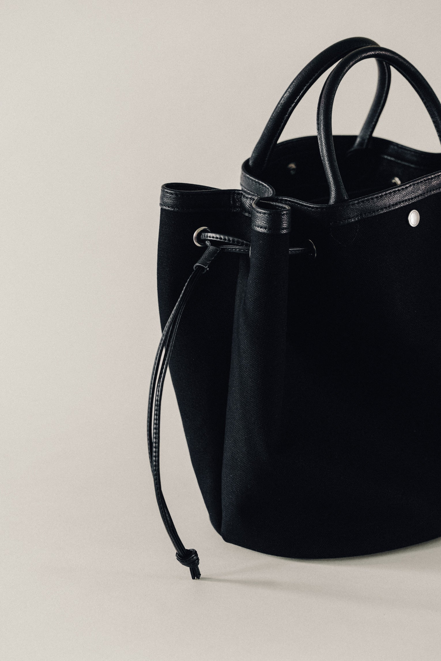 SAC COQUILLE BLACK – TOUT Y EST JP