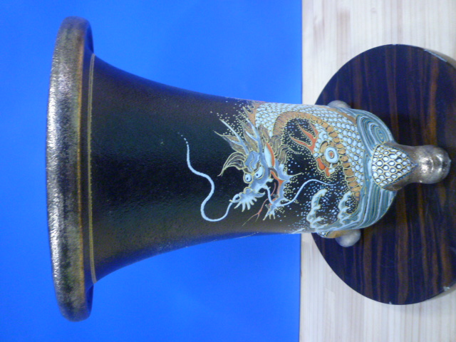 明治 香蘭社 染錦褐地三友鳳凰文輪花鉢 ブラックホーソン 明治 香蘭社