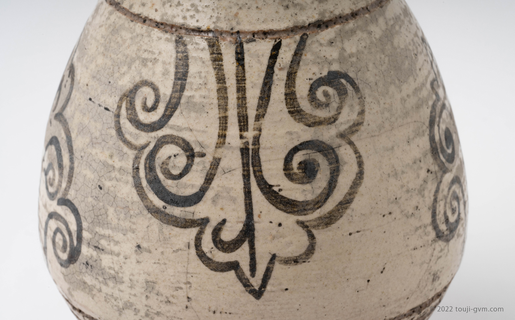 鶏龍山（けいりゅうざん）とは｜日本で人気の粉青沙器の種類や特徴