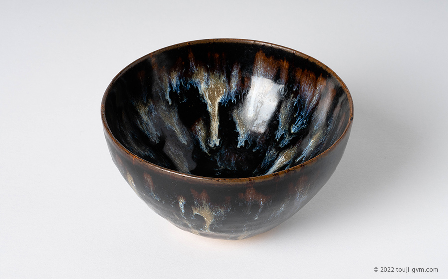 天目茶碗の特徴と種類。曜変天目・禾目天目・油滴天目・玳玻天目・灰被