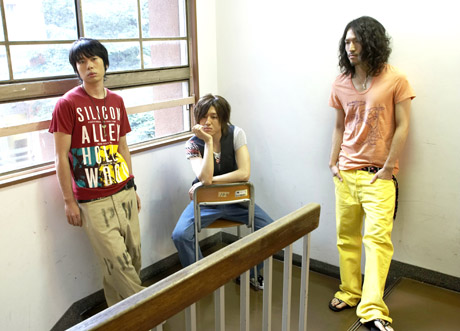 超飛行少年（スーパーフライングボウイ）、サード・シングル“スライド