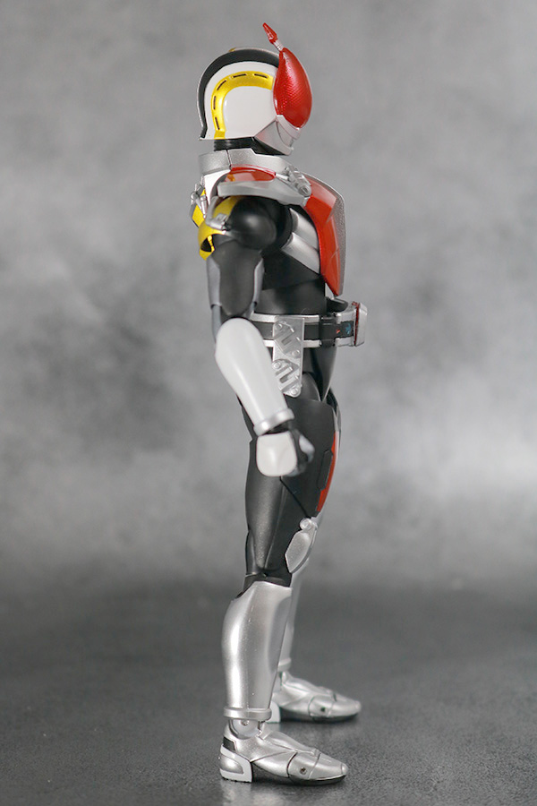 S.H.フィギュアーツ 仮面ライダー電王 ソード／ガンフォーム 真骨彫