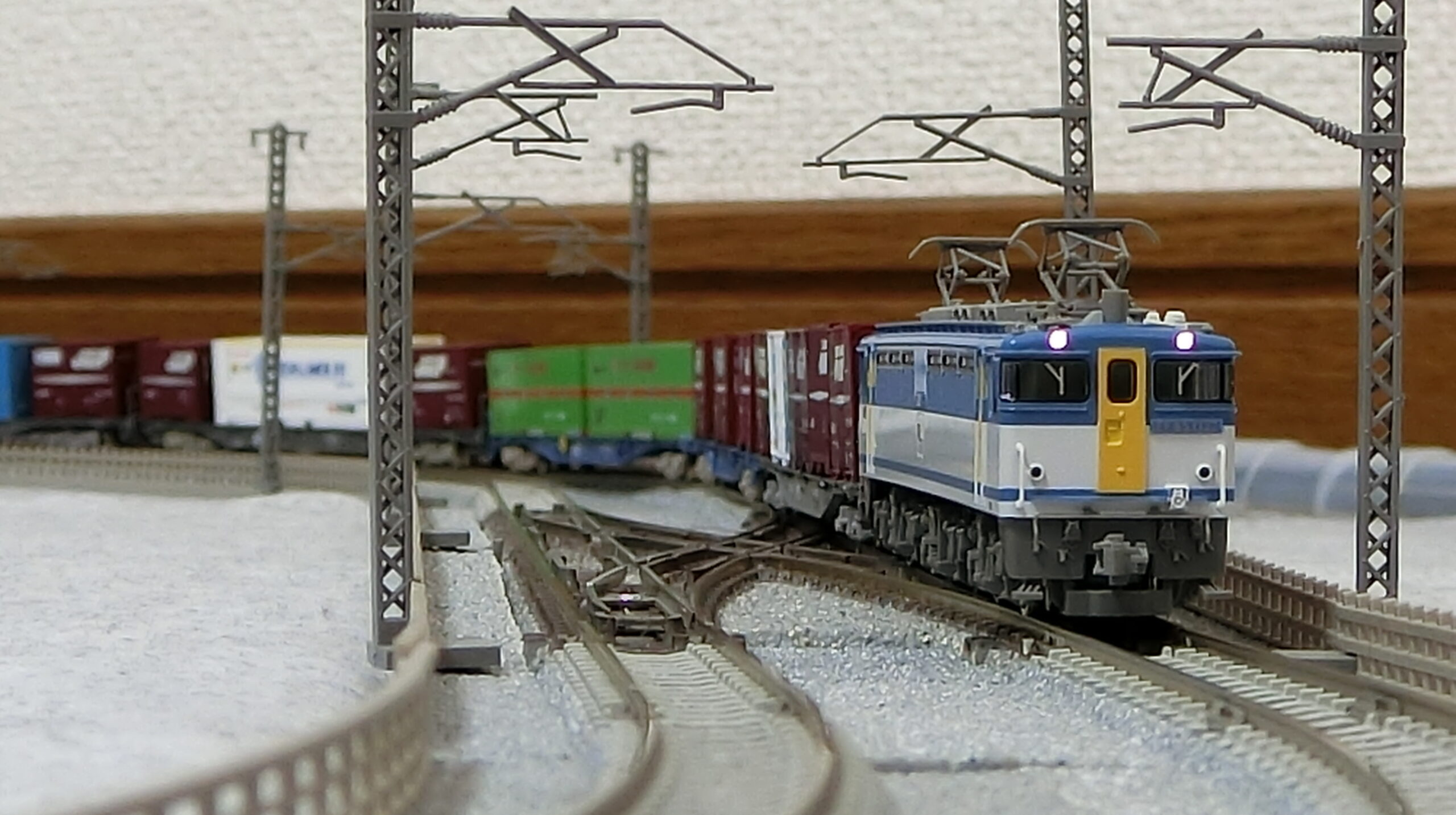 Nゲージ 1692 EF65-1127 からし を見てみる | 豊四季車両基地