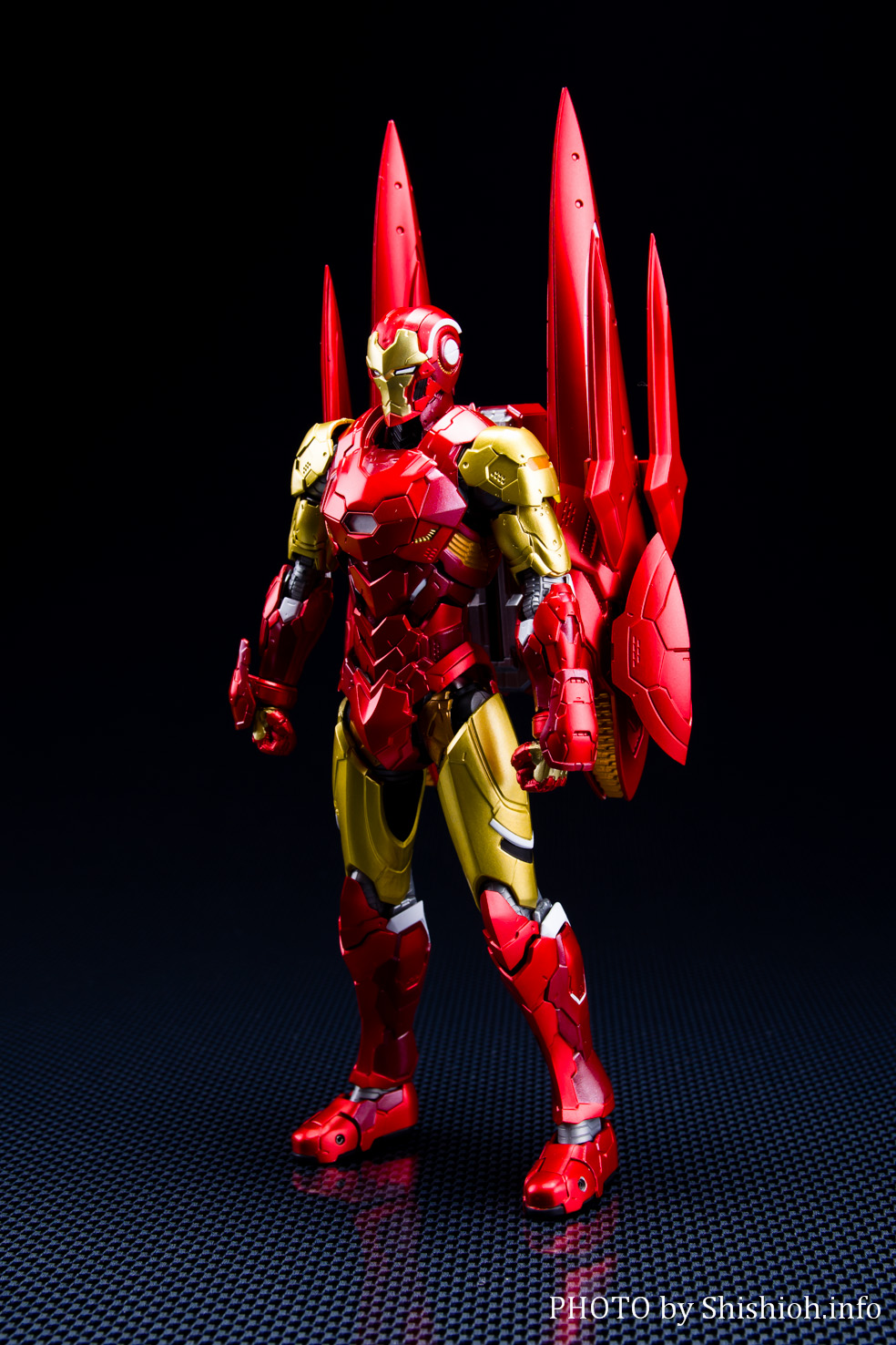 アイアンマン (テック オン アベンジャーズ) & ロゴディスプレイ 付き