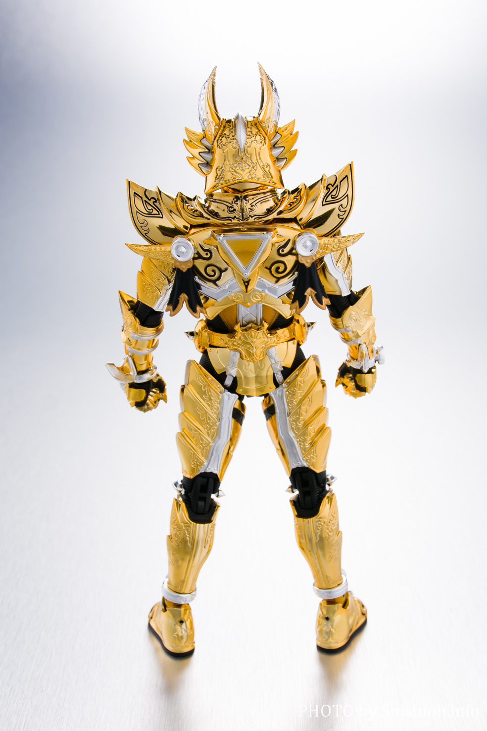 レビュー】 S.H.Figuarts（真骨彫製法） 黄金騎士ガロ（冴島雷牙）