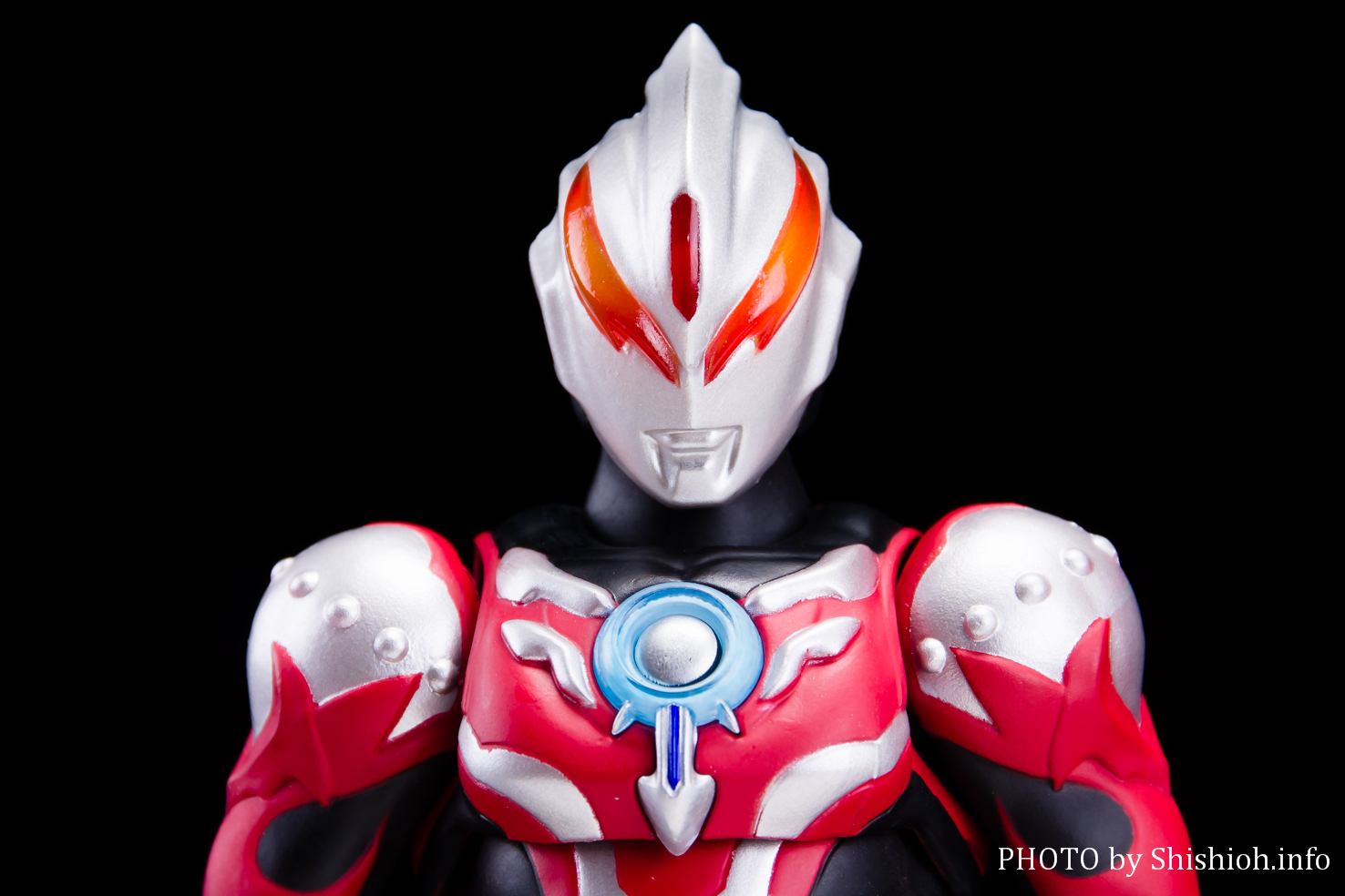 レビュー】S.H.Figuarts ウルトラマンオーブ サンダーブレスター