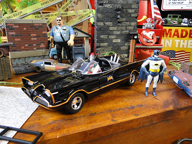 楽天市場】クラシックTVシリーズ バットモービル ダイキャストミニカー