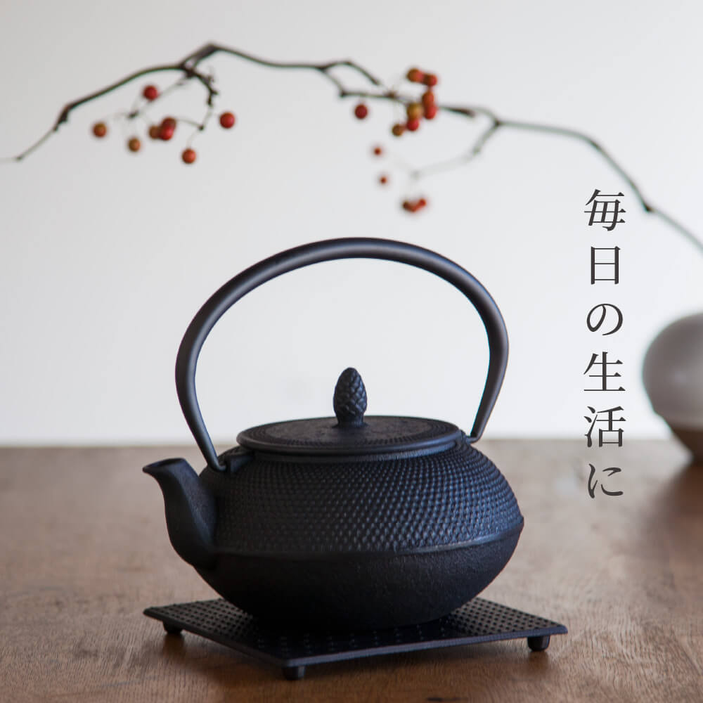 楽天市場】【送料無料】南部鉄器 鉄瓶 アラレ0.6L 黒 直火 伝統工芸