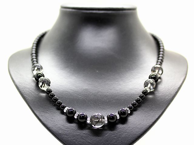 14th系 ネックレス 黒い羽根と天然石 牙 14th系 ネックレス 黒い羽根と