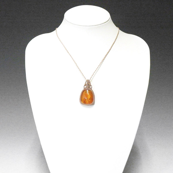 楽天市場】アンバー(琥珀) マクラメペンダント 天然石ペンダント