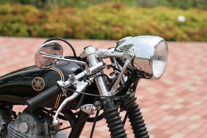 楽天市場】W650 パイプライトステー GOODS（モーターガレージグッズ