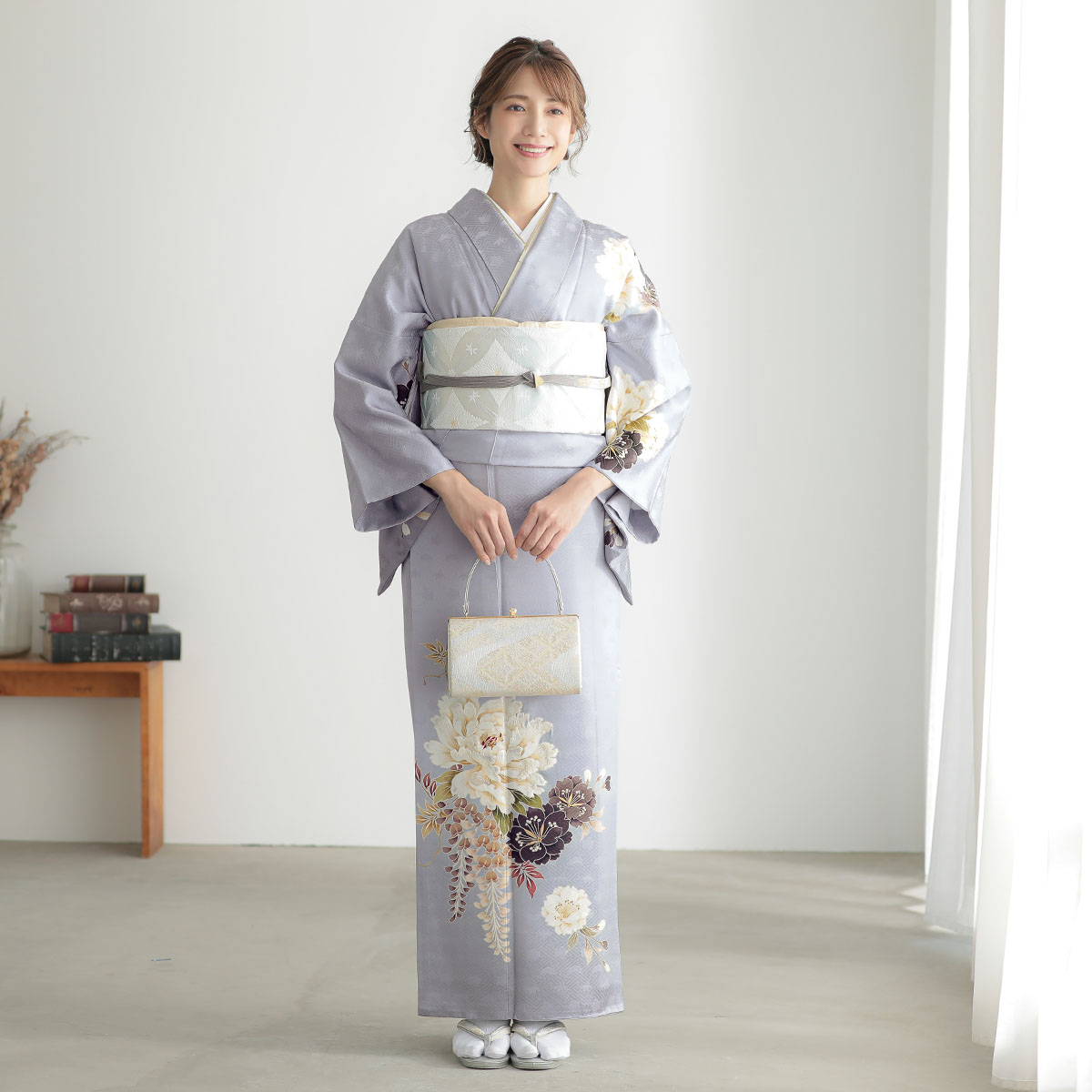 白とグレーの梅と蕾の訪問着 白系 白とグレーの梅と蕾の訪問着 白系