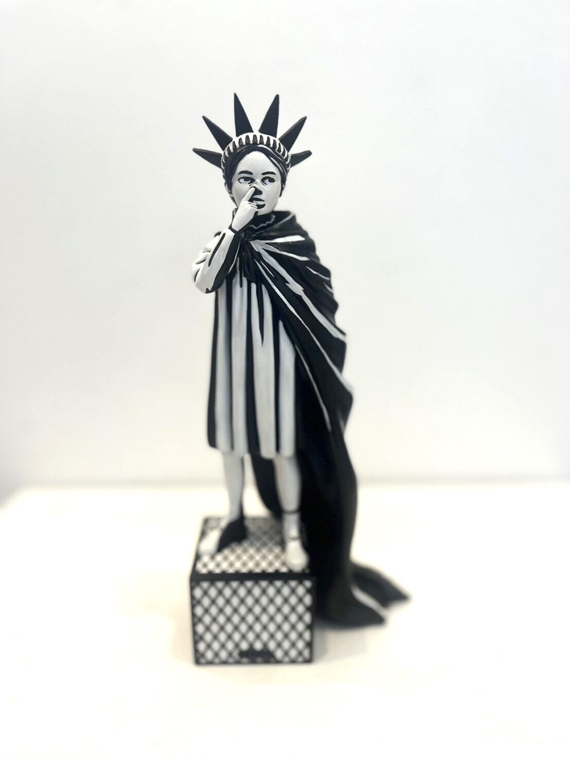 楽天市場】バンクシー Liberty Girl ジクレー 版画 人物画 アニメ