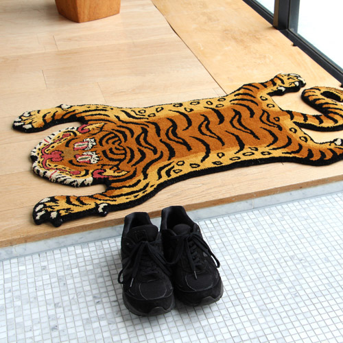 楽天市場】TIBETAN TIGER RUG SMALL （チベタン タイガー ラグ