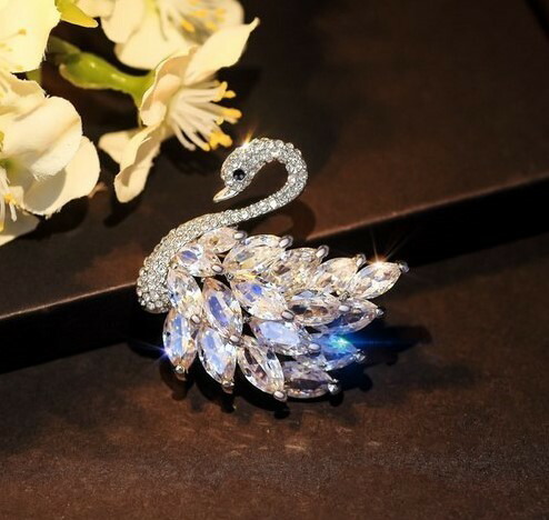 楽天市場】スワロフスキー CZダイアモンド スワン ( 白鳥 ) ブローチ