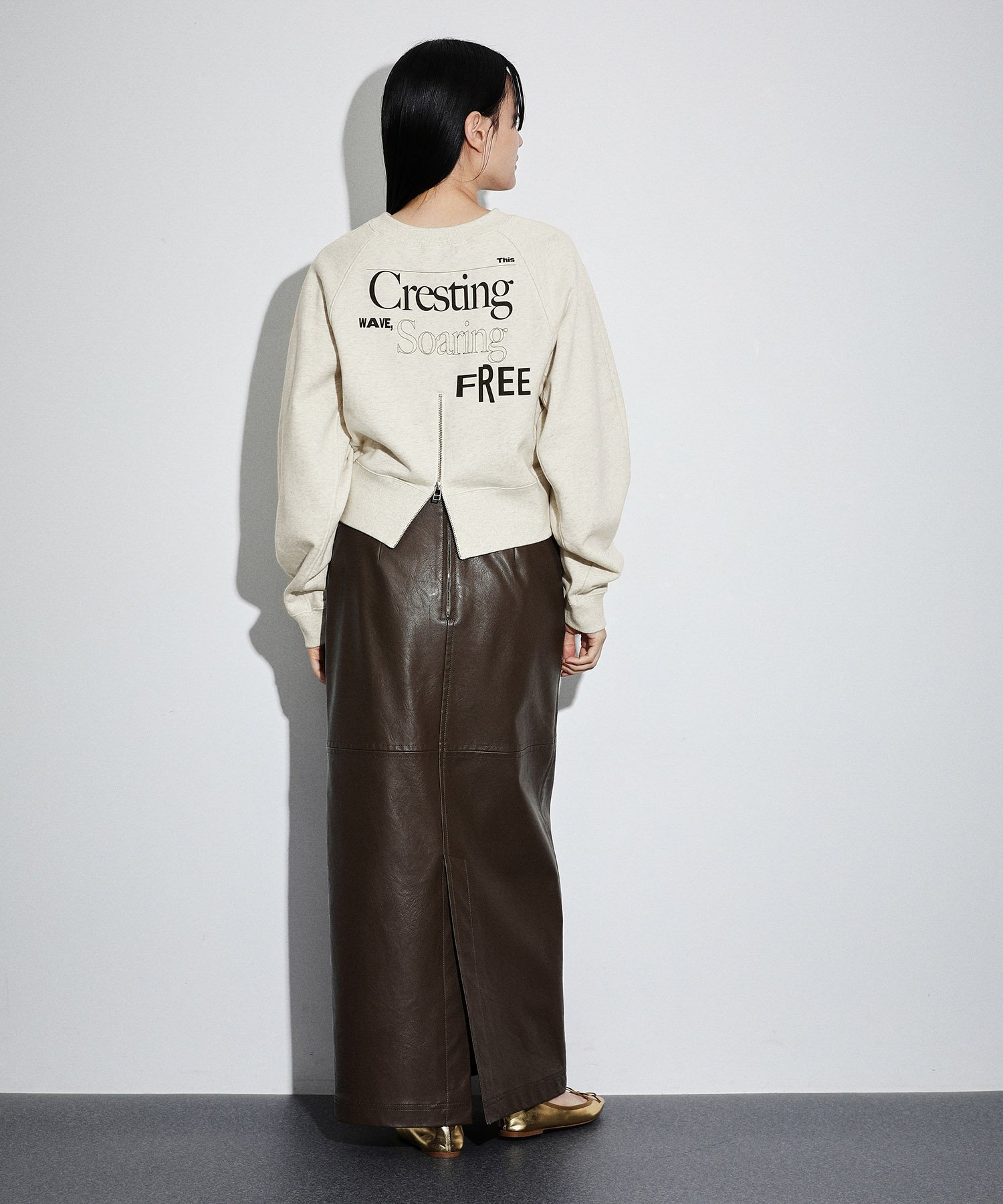 ADAM ET ROPE'｜【サステナブル】クロップドスウェット | Rakuten