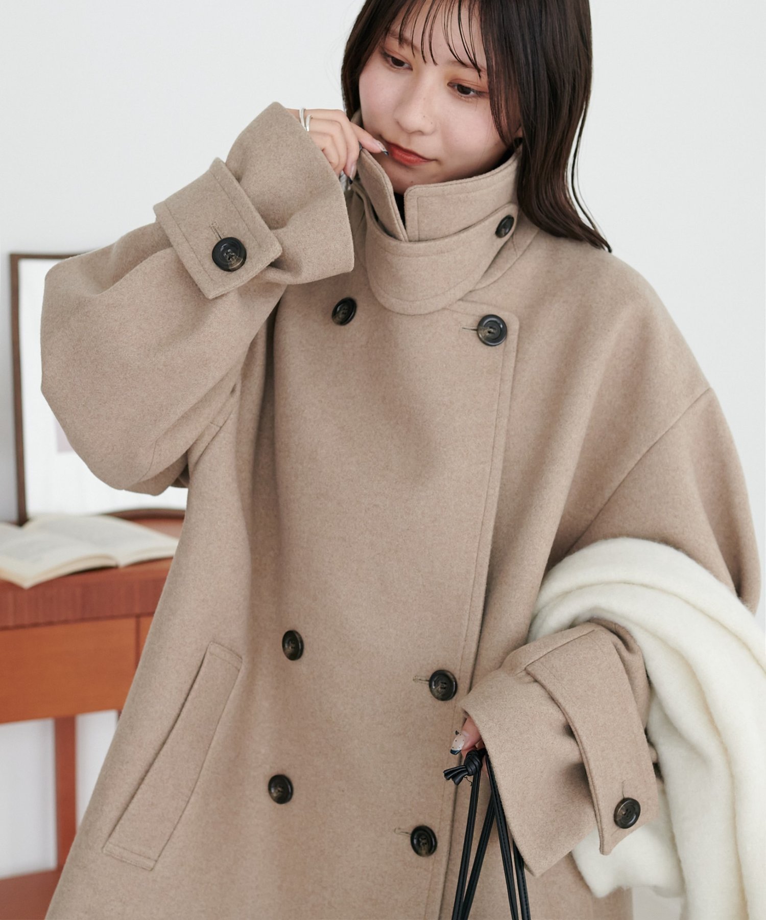 Discoat｜【軽量&暖かい/着こなし自在】中空糸スタンドミドルコート