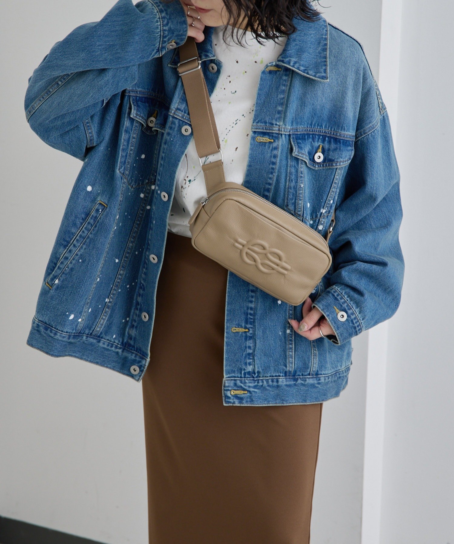 ear PAPILLONNER｜《本革/超軽量290g》エンボスボディバッグ | Rakuten