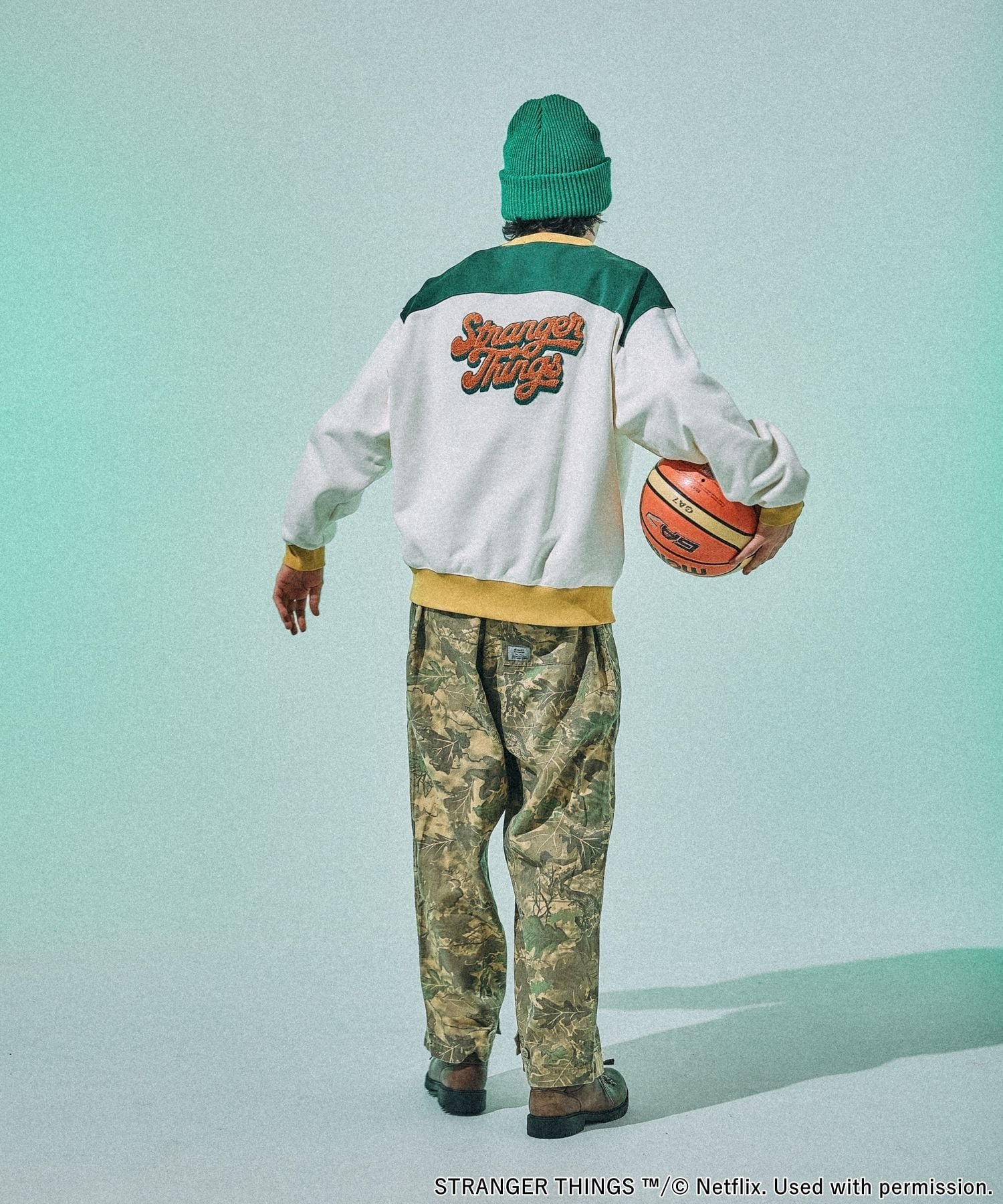 niko and ｜【STRANGER THINGS】コラボ配色スウェット | Rakuten