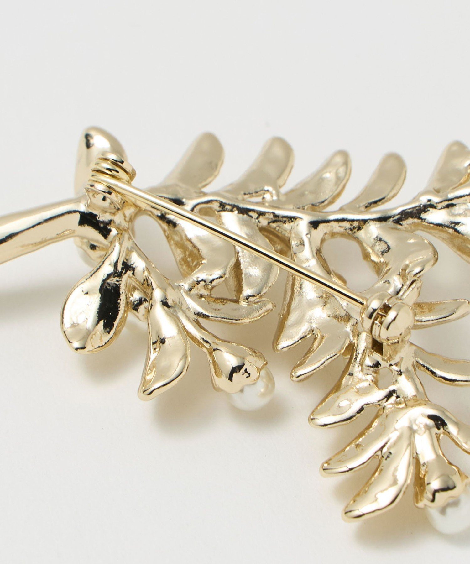 UNITED ARROWS green label relaxing｜リーフ&フェイクパール ブローチ