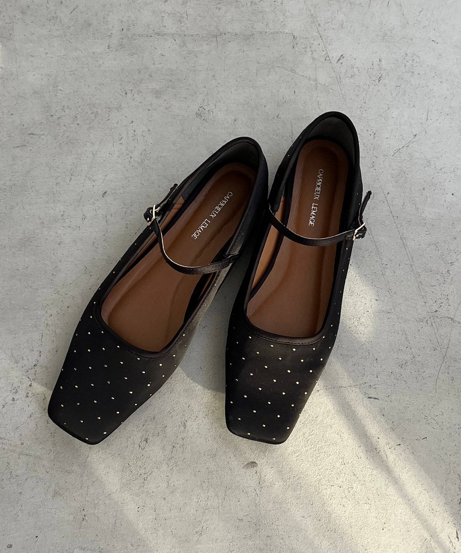 CAPRICIEUX LE'MAGE｜【話題の人気シューズが再登場!】ドットフラット