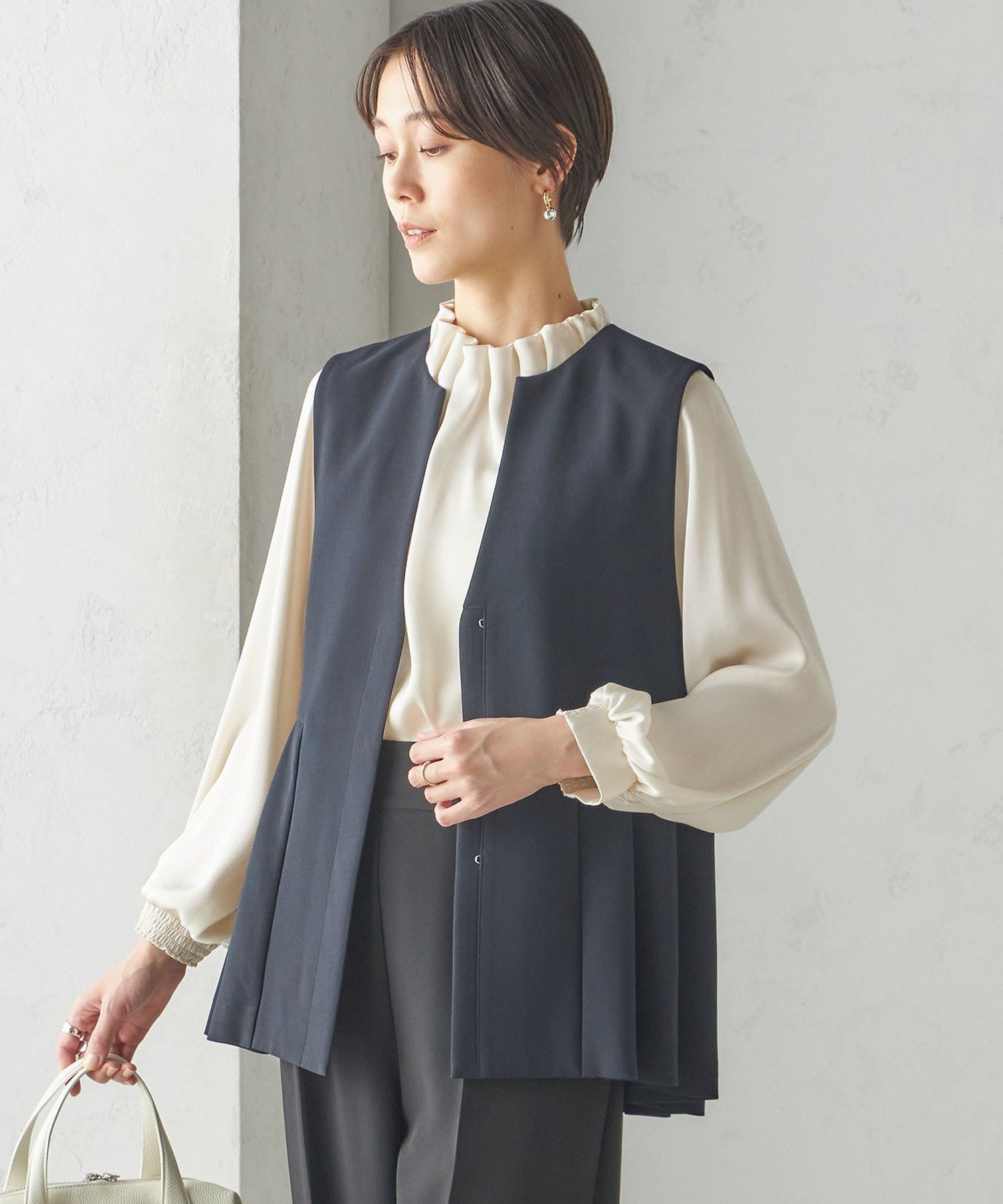 SHIPS ヴィンテージ サテン ネック ギャザー ブラウス 一部WEB限定】〈手洗い可能〉ヴィンテージ サテン ネック ギャザー