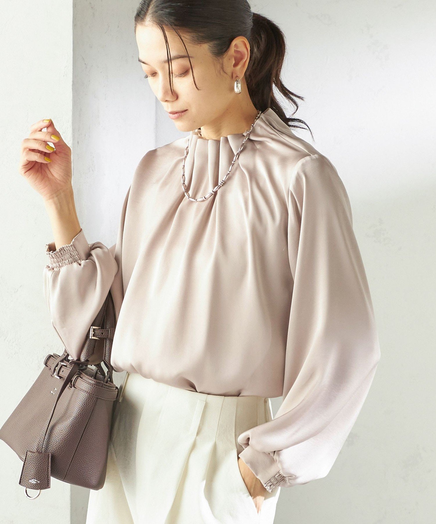 SHIPS ヴィンテージ サテン ネック ギャザー ブラウス 一部WEB限定】〈手洗い可能〉ヴィンテージ サテン ネック ギャザー