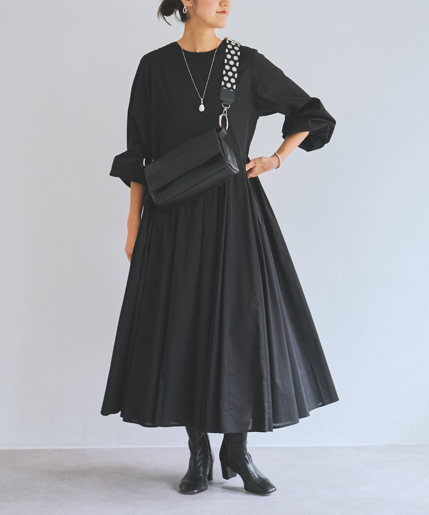 ☆連休価格☆【新品タグ付】ビアズリー レザー ボディバッグ + 替